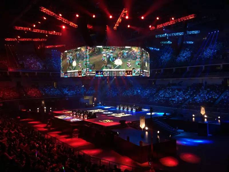 今天： Fnatic 赢得了第一届 CSGO Major